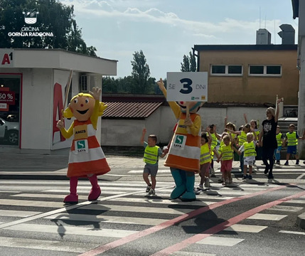 Maskoti Anja in Marko opozarjata na varnost otrok na šolskih poteh 2